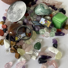 Load image into Gallery viewer, crystal confetti scoop hematite ring moss agate crystal chips